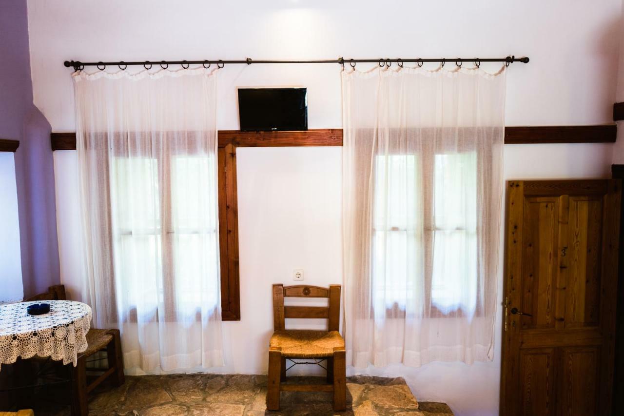 ホテル Karnayo Meyísti エクステリア 写真